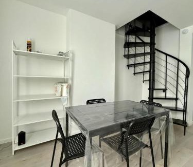 Jette Apartment | Doux nid perche avec vue magique sur la Ville