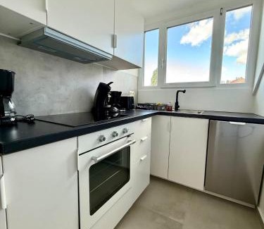 Jette Apartment | Doux nid perche avec vue magique sur la Ville