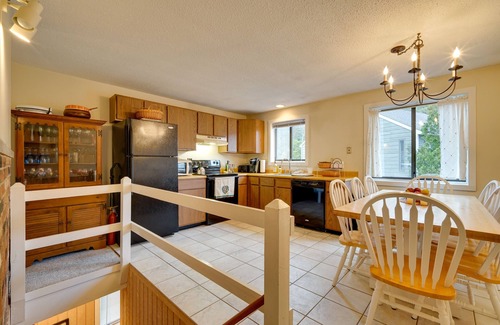 West Dover Condo | Dover Condo w/Grill & Balcony: 3 Mi to Mt Snow!