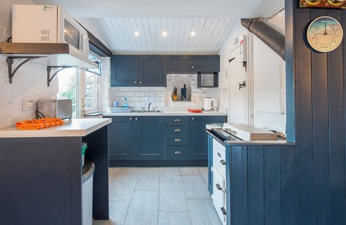 Haverfordwest Cottage | Doves Cottage, Holiday Cottage Abercastle, Sleeps 2, 1 bedrooms, bathrooms