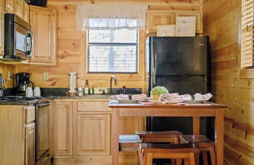 Hochatown Cabin | Down Time-Honeymoon/Couples/Hot Tub