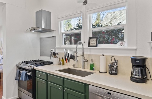 Napa House | Down Town NAPA HOT TUB Retreat - 3 Bed l 2 bath Center Location around Wineries