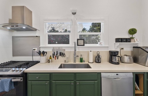 Napa House | Down Town NAPA HOT TUB Retreat - 3 Bed l 2 bath Center Location around Wineries