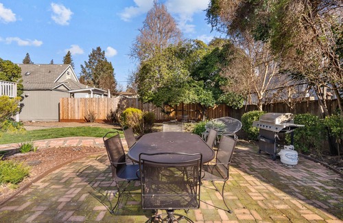 Napa House | Down Town NAPA HOT TUB Retreat - 3 Bed l 2 bath Center Location around Wineries
