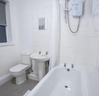 Staple Hill Apartment | Downend-Entire flat -Contractors