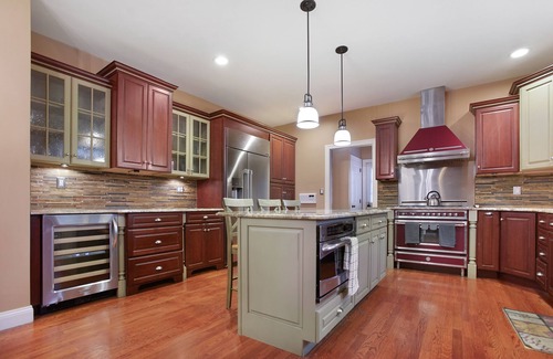 Downingtown House | Downingtown Shoreline Estate w/Water Views + Private Pool!