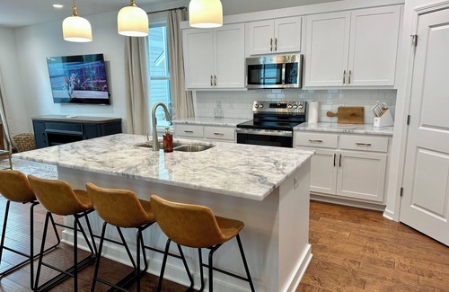 Oxford Condo | Downtime-Time to relax in this BRAND NEW Oxford Cottage off of Sisk Avenue!