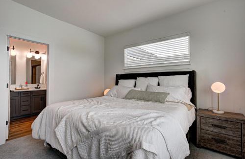 Indianapolis House | Downtown 1 mi Sleeps 6 wRooftop 3BR 4BED New built Modern Stylish Luxury