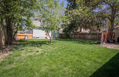 East End Cottage | downtown 2 bedroom cottage