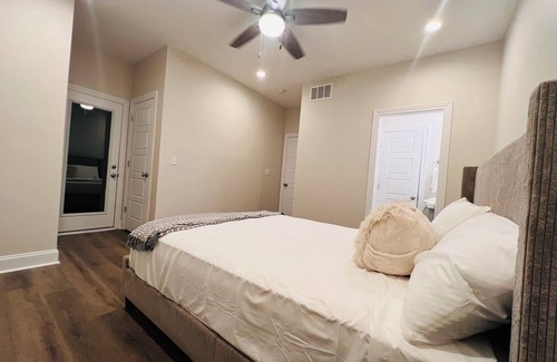 Old Louisville House | Downtown 2 bedrooms Luxe unit.