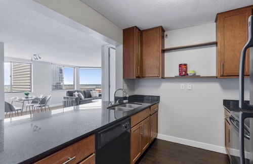 Downtown Minneapolis Apartment | Downtown 2bd Sky Lounge Pool Gym P 1912