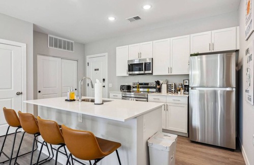 Olde Towne East Apartment | Downtown 2Bedroom w/Rooftop - Near Linwood Park