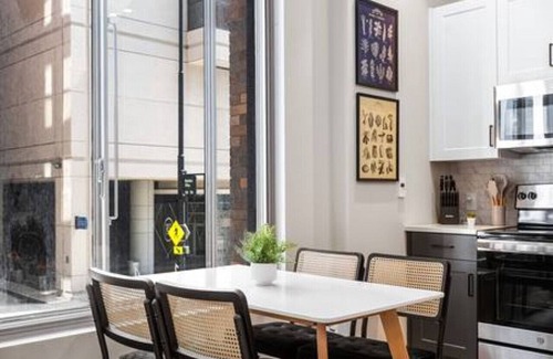 Downtown Cincinnati Apartment | Downtown 2BR with Gym, Wi-Fi & Coworking Space