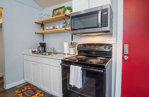 Nevada Street Apartment | Downtown Accessible New 1br/1ba Cozy Studio