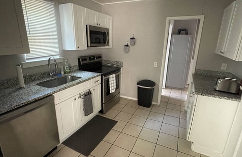 Savannah House | Downtown and beach access Bungalow. Pet friendly