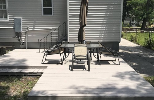 Savannah House | Downtown and beach access Bungalow. Pet friendly