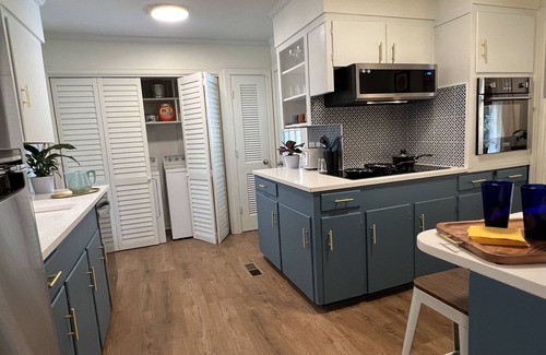 Oxford House | Downtown and Charming!
