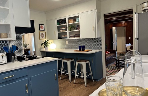 Oxford House | Downtown and Charming!
