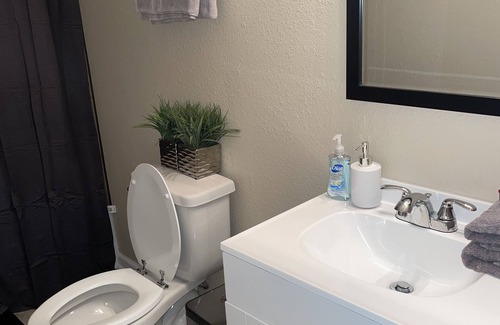 Pettaway Apartment | Downtown apartment with free parking