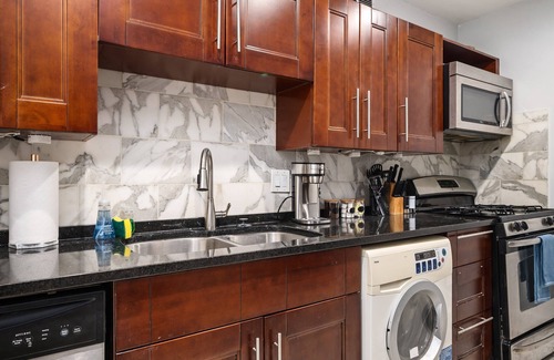 Old Fourth Ward Apartment | Downtown Atlanta Condo with City View