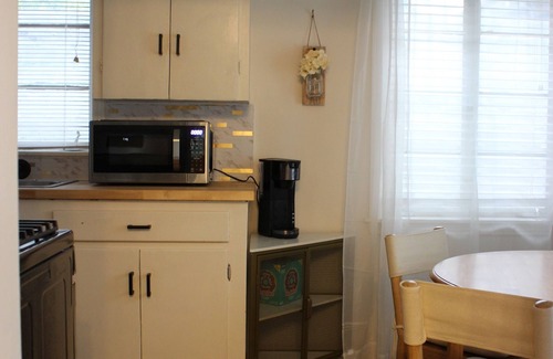 Westfield House | Downtown ATX! Deep Eddy Bungalow #A