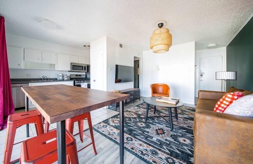 West Campus Apartment | Downtown Austin & UT Vibes, All In One!