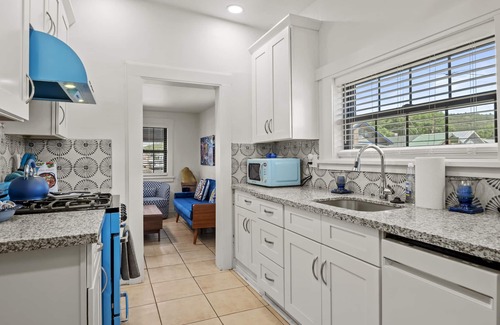 Williams House | Downtown Blue Bungalow w/Fully Fenced Yard, AC, W/D, 3 Smart TVs, Den, WiFi
