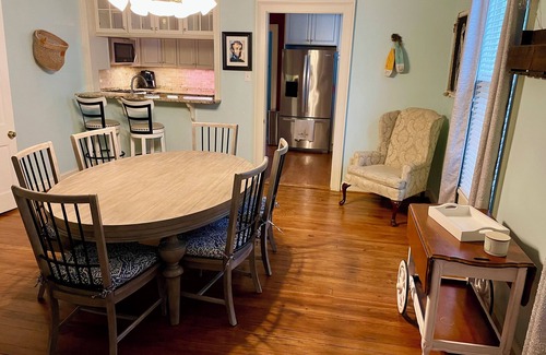 New Bern House | Downtown Blue Manor 1