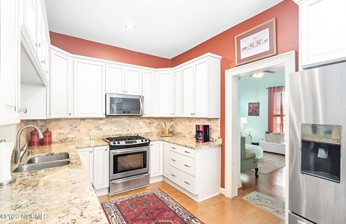 New Bern House | Downtown Blue Manor 1