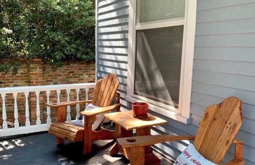 New Bern House | Downtown Blue Manor 2