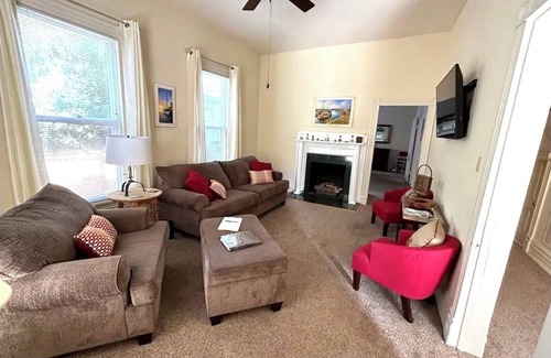 New Bern House | Downtown Blue Manor 2