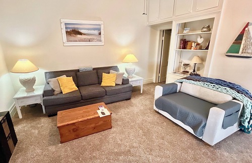 New Bern House | Downtown Blue Manor 2