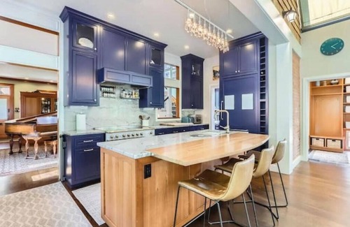 Downtown Apartment | Downtown Boulder Gem – Stylish 4BDR by the Creek