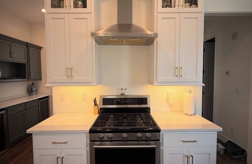 Bardstown House | Downtown Bourbon Black Swan House