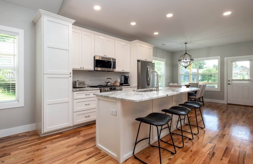 Brevard House | Downtown Brevard 5BR Retreat & Cyclists’ Dream