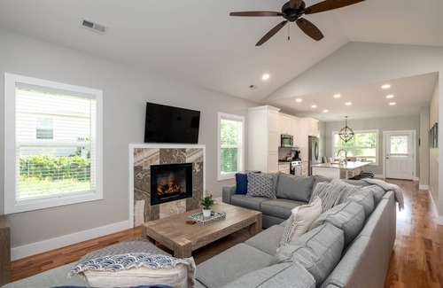 Brevard House | Downtown Brevard 5BR Retreat & Cyclists’ Dream