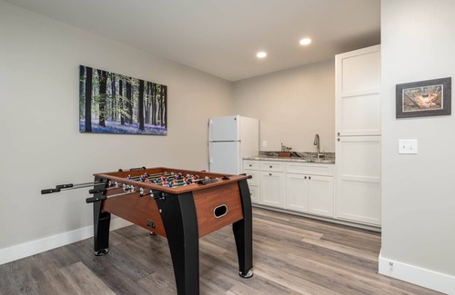 Brevard House | Downtown Brevard 5BR Retreat & Cyclists’ Dream