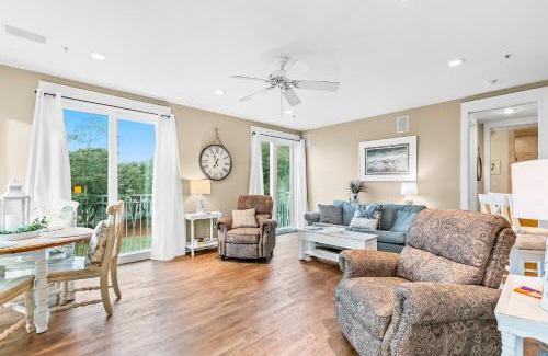 Sunnyside Apartment | Downtown Carillon 2 200 Lazy Roux