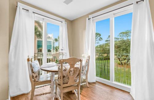 Sunnyside Apartment | Downtown Carillon 2 200 Lazy Roux