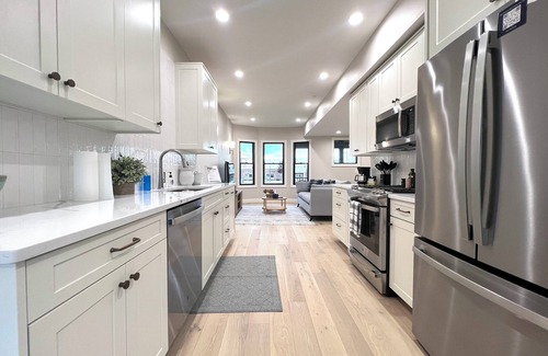 Cedar Falls House | Downtown Cedar Falls Historic Brownstone!