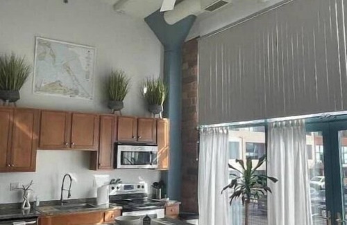 Sandusky Apartment | Downtown Cedar Point 2 Bed 2 Bath Sleeps 6