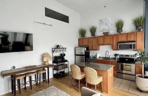 Sandusky Apartment | Downtown Cedar Point 2 Bed 2 Bath Sleeps 6