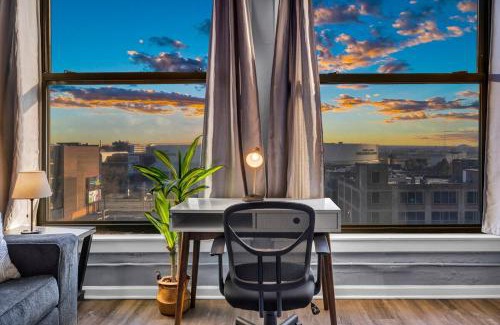Downtown Cleveland Apartment | Downtown Cleveland Loft Near CSU, Playhouse, Arena