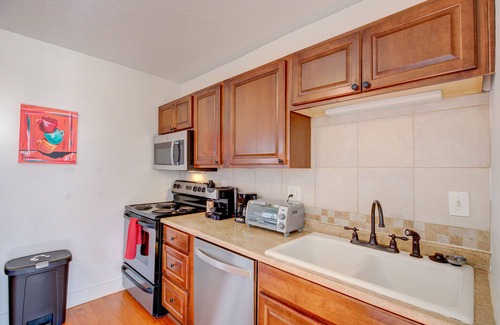 Central Colorado Springs Apartment | Downtown CO Springs 2bdrm Apartment w/Firepit & Privacy Fence
