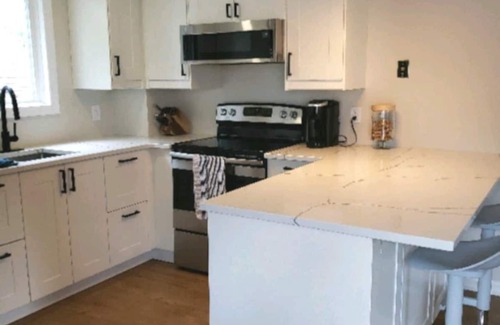 Collingwood House | Downtown Collingwood getaway!
