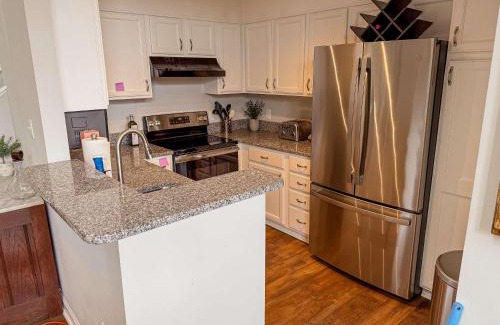 Downtown House | Downtown Condo - 2BR 2BA Walk to Everything