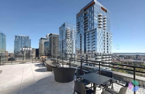Shaughnessy Village Apartment | Downtown condo Montreal - Pool, Patio