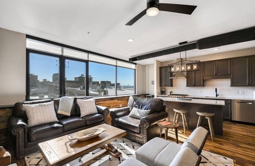 Downtown Asheville Apartment | Downtown Condo with Two Ensuite King Bedrooms