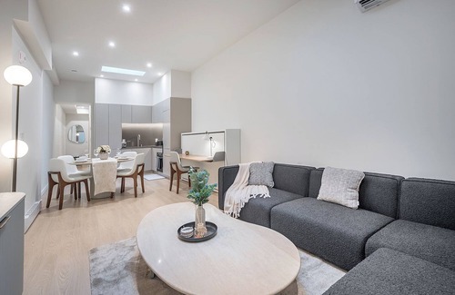 Downtown Montreal Apartment | Downtown Core - Ultra Modern 1 Bedroom Apartment