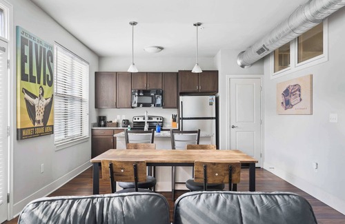 Mile Square Apartment | Downtown corner unit with free parking